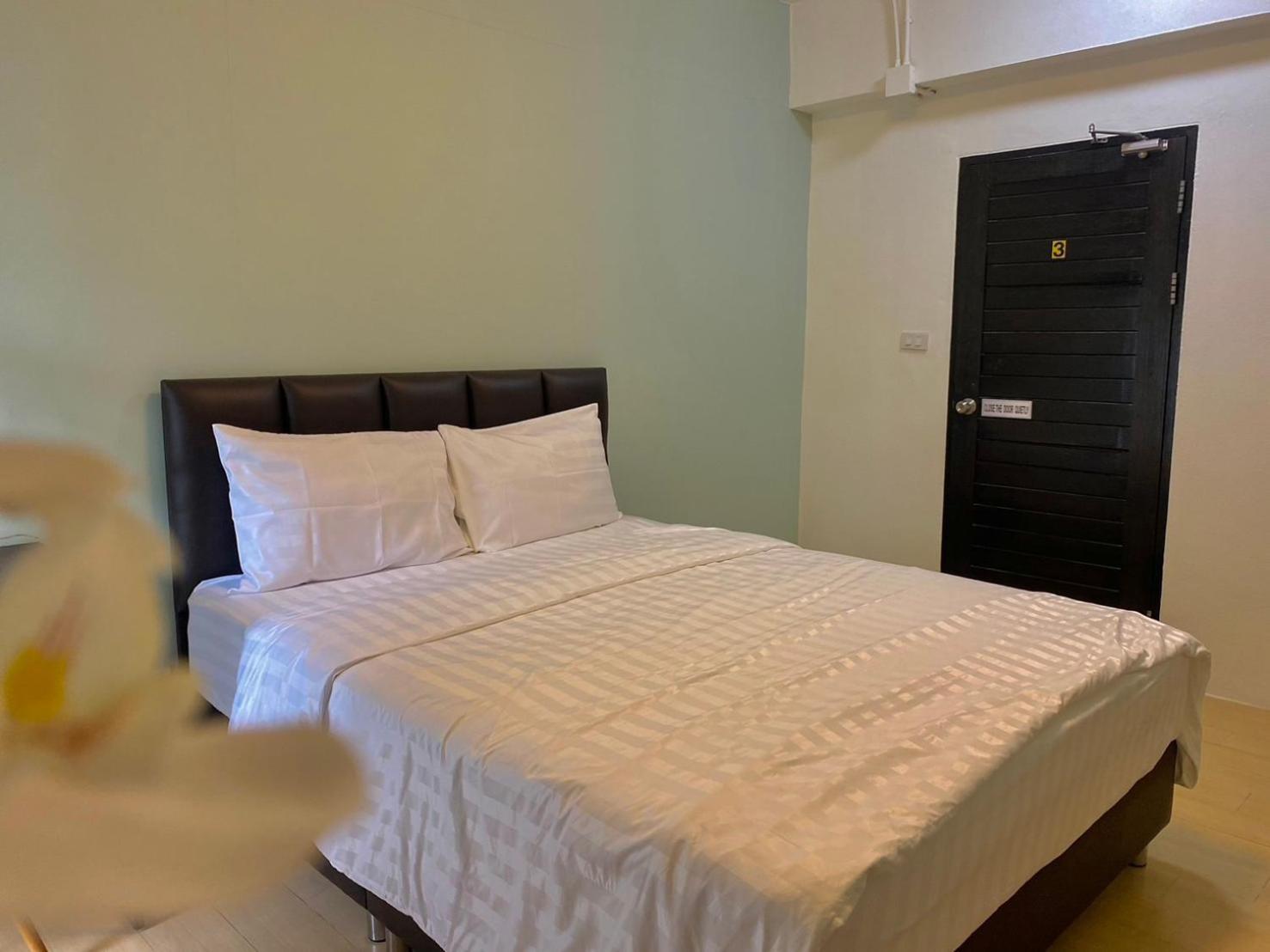 Auberge de jeunesse Baan Ploy In (Adults Only) à Chiang Mai Extérieur photo