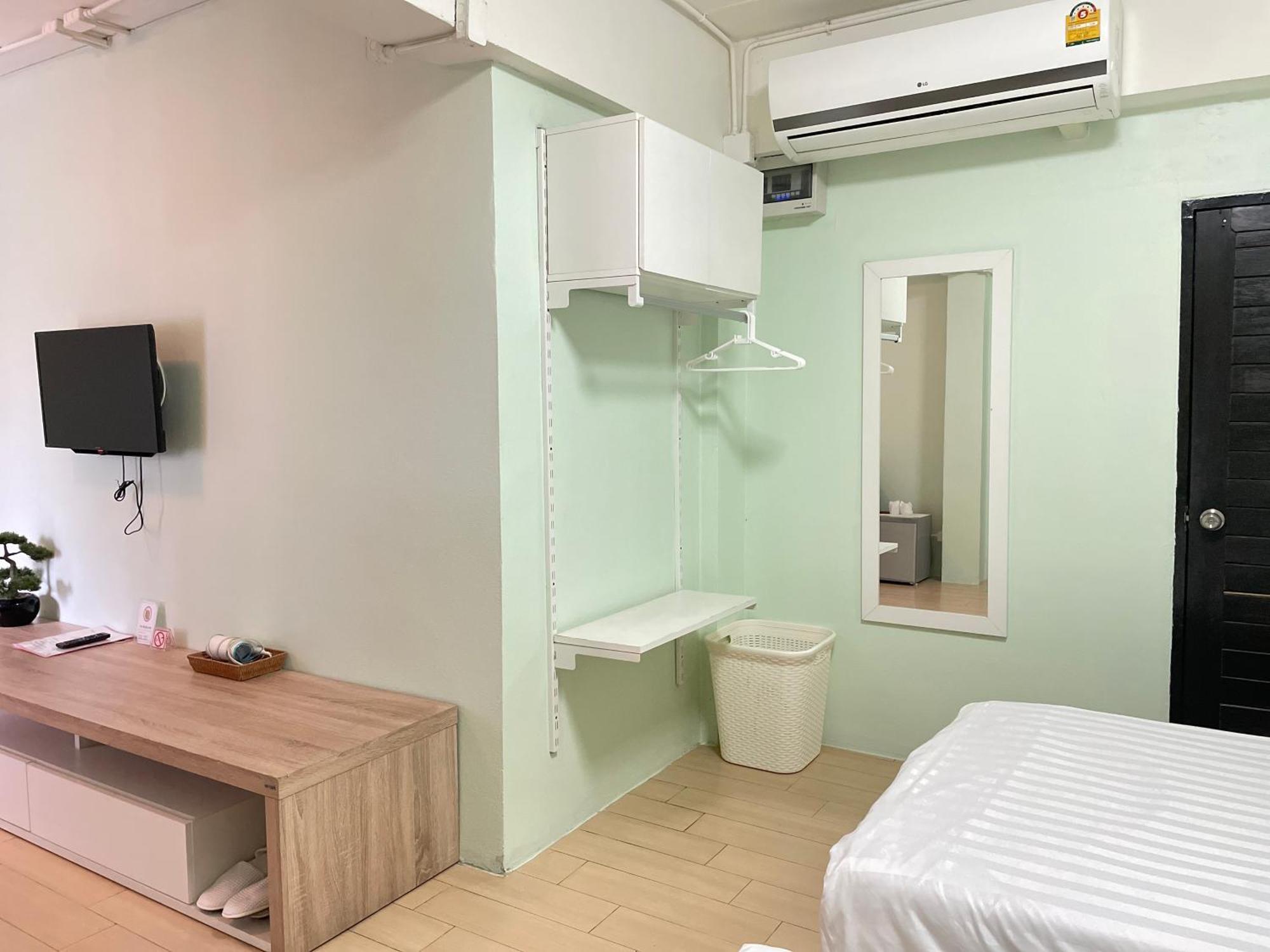 Auberge de jeunesse Baan Ploy In (Adults Only) à Chiang Mai Extérieur photo