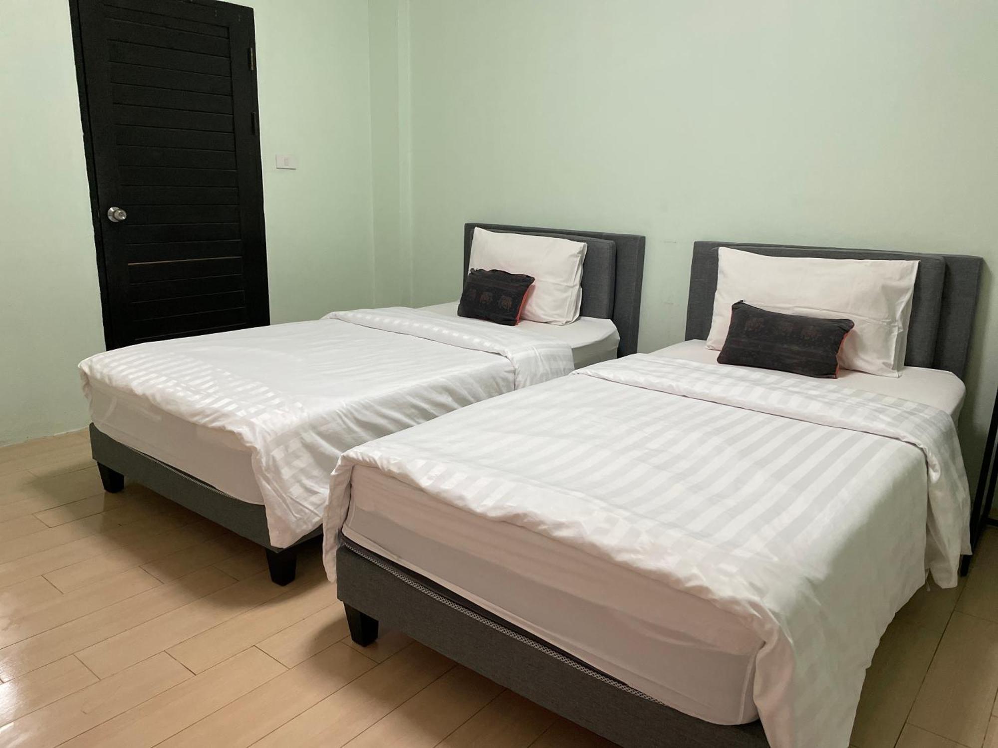 Auberge de jeunesse Baan Ploy In (Adults Only) à Chiang Mai Extérieur photo