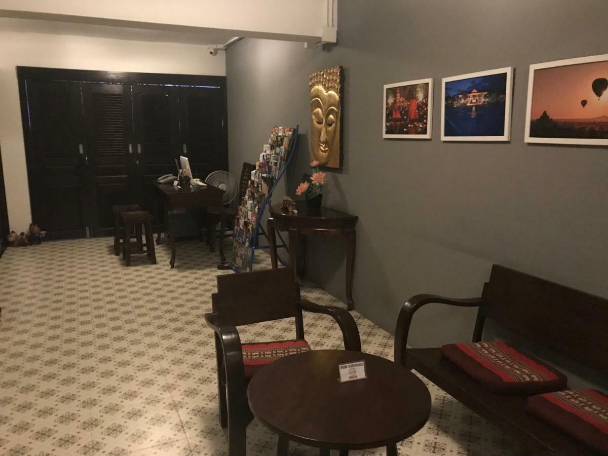 Auberge de jeunesse Baan Ploy In (Adults Only) à Chiang Mai Extérieur photo